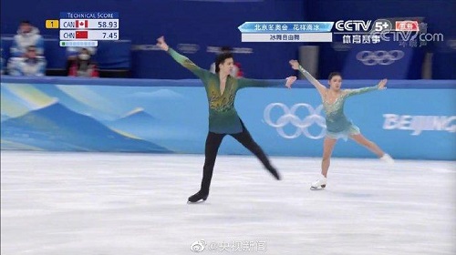 花滑选手通常穿着精美的服装,如果参赛服上的饰品遗落在冰面会