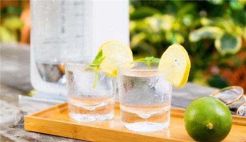 苏打水有改变酸性体质的作用,所以应该常喝多喝,该说法