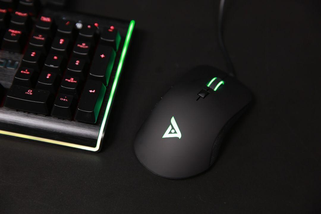 电脑鼠标一直闪烁怎么处理?