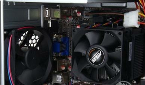 Win7旗舰版进入系统后黑屏怎么办?