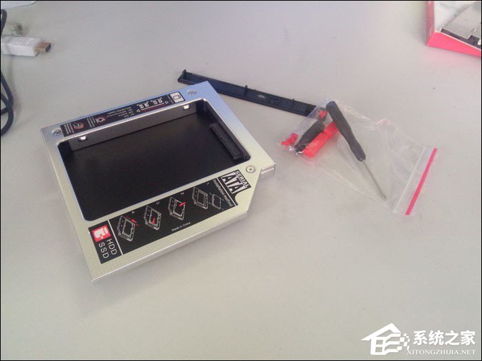 如何将SSD固态硬盘放在光驱位?笔记本光驱改固态硬盘的方法