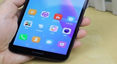 小编教你华为畅享8e中添加天气到桌面的具体方法。