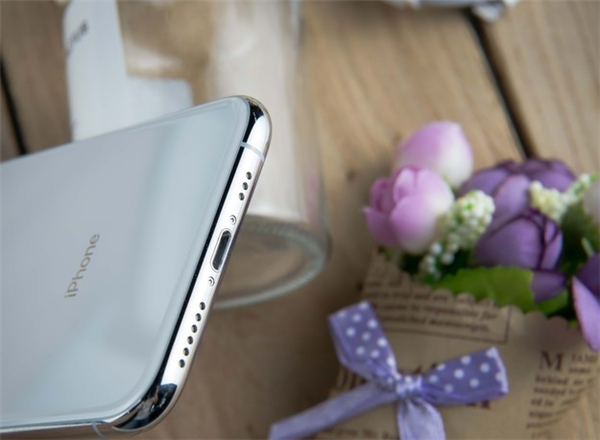 我来教你iPhonexs中充不进去电的解决方法。