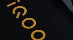 分享iqoopro手机切换后台应用的操作过程。