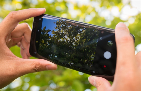 小编教你三星S8手机相机无法对焦的解决步骤。