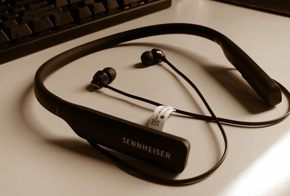 我来教你森海塞尔CX7.00BT耳机进行连接的方法讲解。