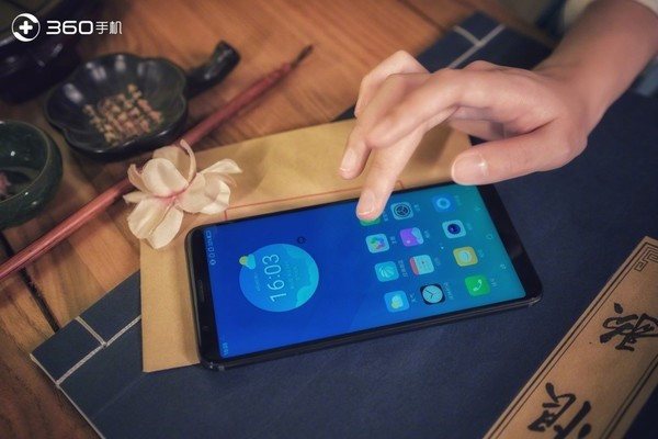 我来教你在360n7中设置动态视频桌面的具体步骤。