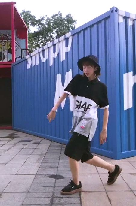 分享在抖音APP里拍摄散步舞的方法介绍。