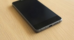 分享小米max2s中关闭自动调整亮度的方法过程。