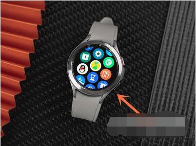 小编教你三星watch4怎么遥控拍照。