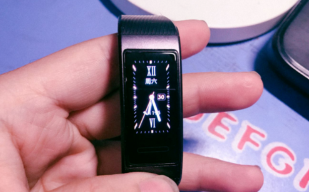 小编教你华为手环怎么关机。