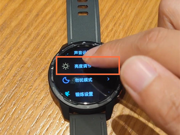 我来教你小米手表color2常亮在哪里设置。