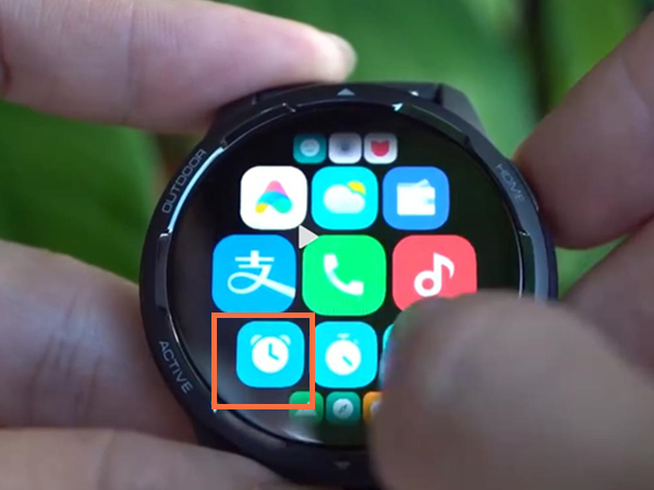 我来分享小米手表color2闹钟在哪里设置。