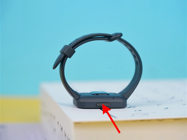 小编教你红米手表2如何开机。