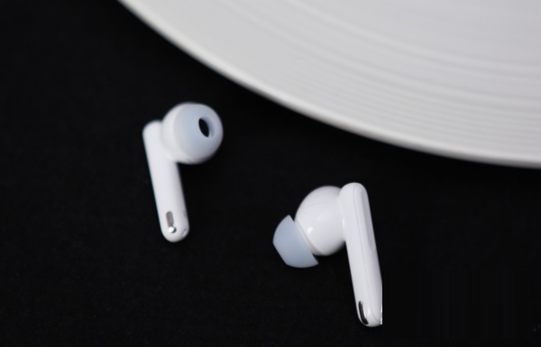 我来教你OPPOEncoFree2i支不支持降噪。