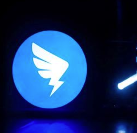 我来分享怎么使用钉钉软件考勤。