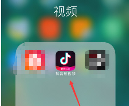 在抖音中联系官方客服的图文教程。