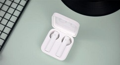 我来分享小米蓝牙耳机怎样设置恢复出厂。