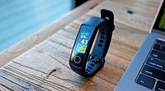 小编分享荣耀手环如何连接手机。