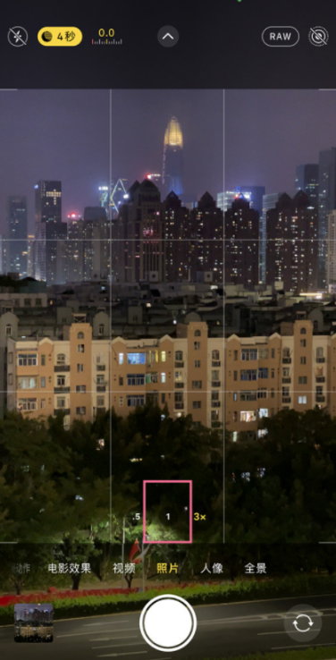 iphone13pro如何调长焦。