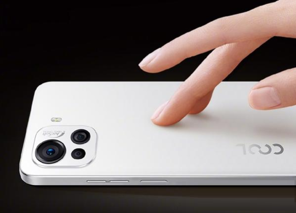 酷派COOL20Pro后盖是什么材质。