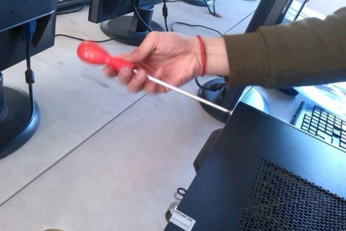 win10电脑主板怎么拆卸。