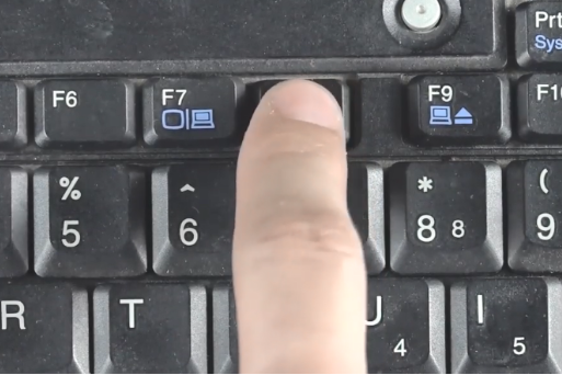 win10电脑屏幕分辨率一调整就黑屏怎么办。