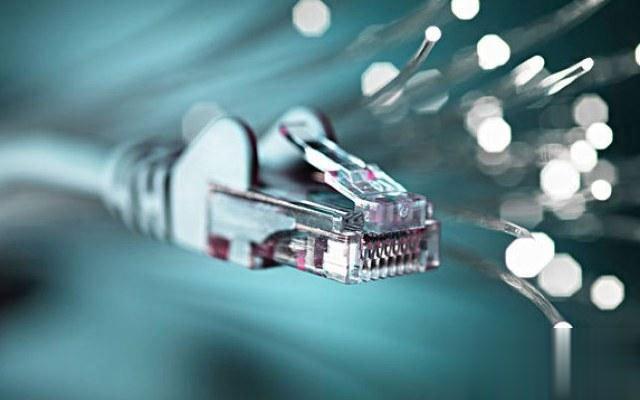 Win10如何解除宽带限制以提高网速。