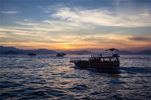 用Photoshop如何创造漂亮的金色黄昏日落效果图(2)