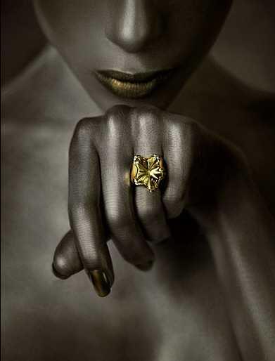 Photoshop制作黄金首饰模特广告色调