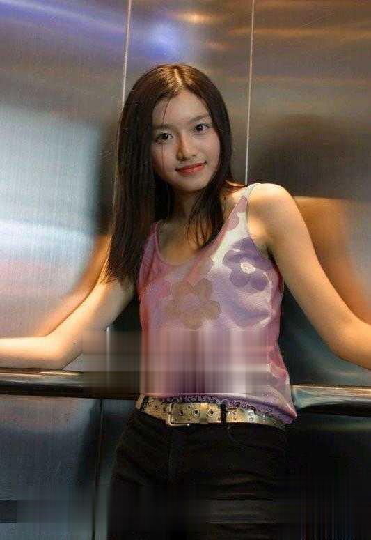 ps如何给照片人物换衣服(1)