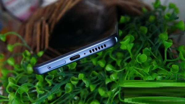 小编教你摩托罗拉edgeS30卡槽位置在哪