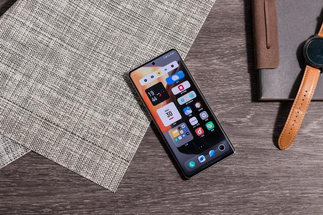 小编教你iqoo9值得买吗 。。