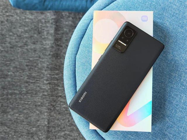 分享小米civi能不能无线充电。