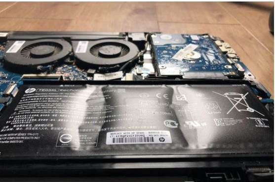 小编教你笔记本电池鼓包还能使用吗