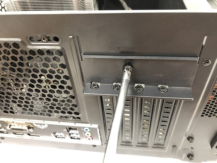 分享独立显卡怎么安装到主板上