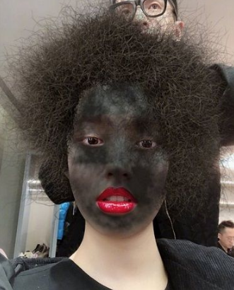 小编分享在抖音中制作黑脸爆炸头的图文教程。