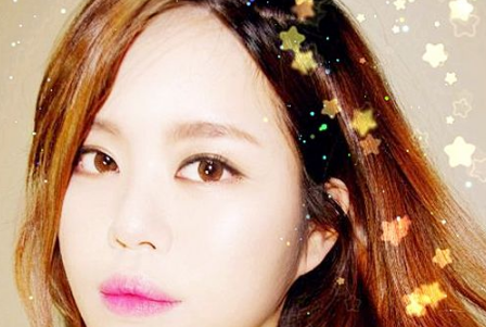 我来教你美妆相机app换发型的具体步骤。